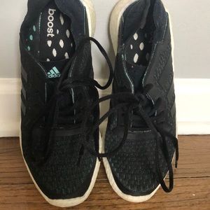 Very lightly worn OG Adidas Boosts!